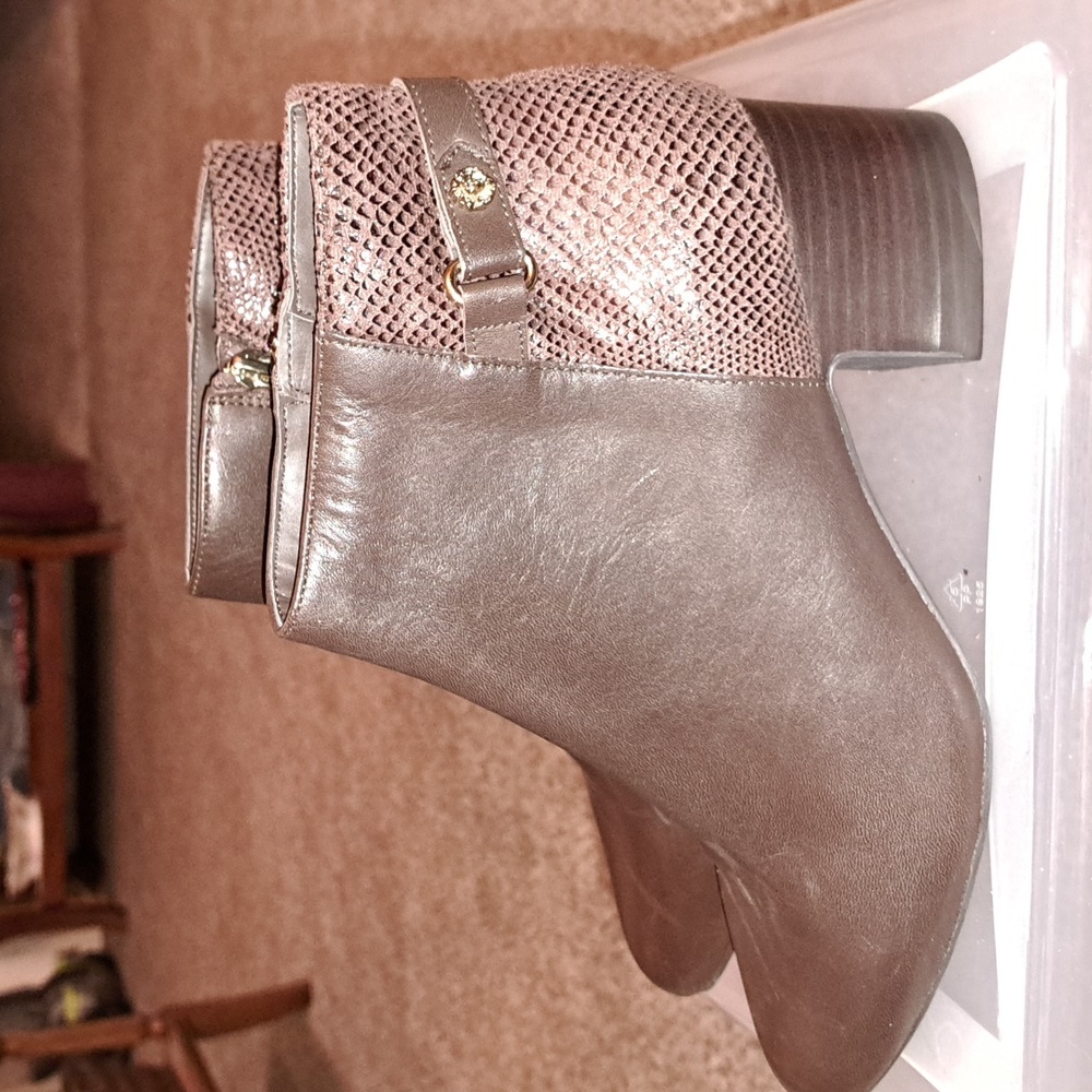 Anne Klein, size 9m, brown heeled boots - Picture 3 of 8